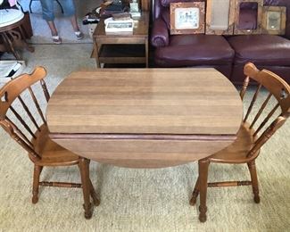 Tell City chair Co. Table and 4 chairs, Andover finish.. 