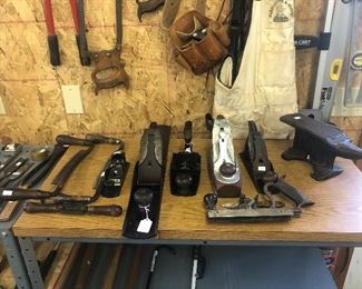  Stanley planes,  small anvil, draw knives