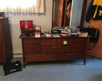 Mid century modern bedroom chest dresser