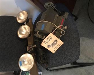 Vintage movie projector light bar and screen