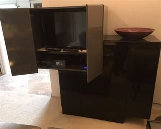 Memphis style Lacquered Cabinet
