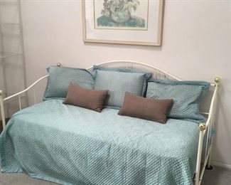 Trundle bed