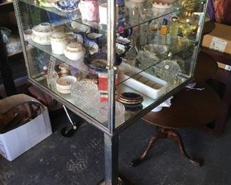 Freestanding display case