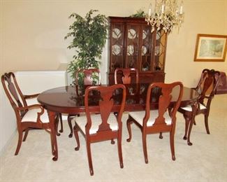 MAHOGANY QUEEN ANNE DINING ROOM SET