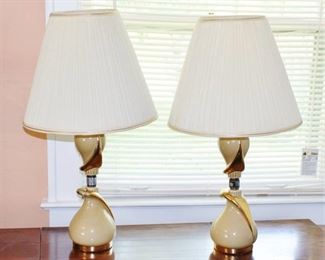 Pair of Beautiful Vintage Lamps in excellent condition
