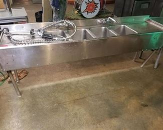4 Bay Stainless Sink With Sprayer Attachment