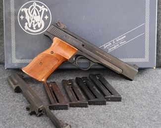 Smith & Wesson Model 41, 7-1/4"and 5.5" BBL, Target sights, 4 Mags, .22LR                                                                                               Excellent Condition In Original Box!