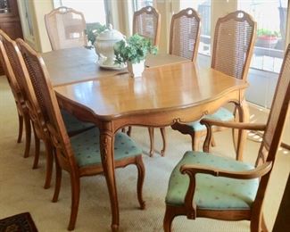 Dining Table w/8 Chairs and Table Pads