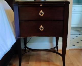 Thomasville night stands x2