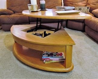 Coffee table that lifts with ease.