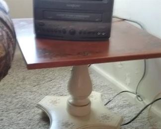 TV/VHS Combo (works) & Side Table