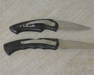 2 Folding Knives