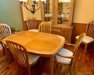 Stonecroft by Bernhardt oak dining table & six chairs