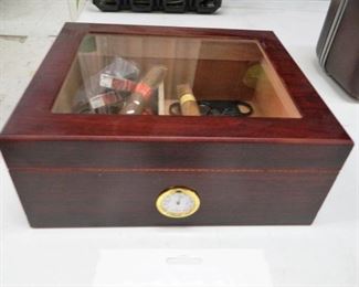 Nice cigar humidor box and accessories