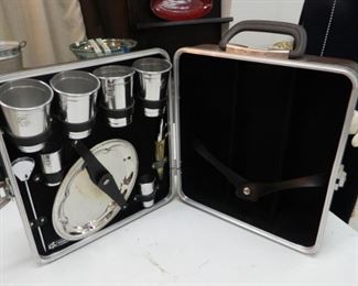 Bar set in case