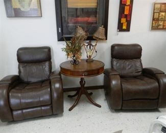 Two great theatre recliners and vintage table