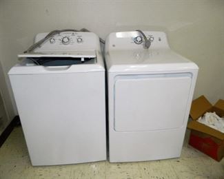 Nice matching GE washer dryer set