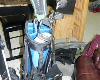 Additional set of golf clubs & bag
