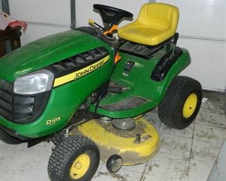 John Deere lawn tractor - low hours