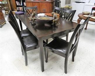 Table & Chairs