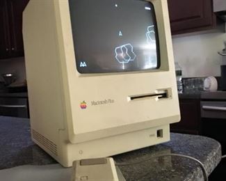 Macintosh Plus, WORKING, with Games! #happyhunting
