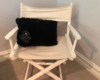 DIRECTOR'S CHAIR WITH FURRY PILLOW