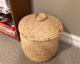 BASKET WITH LID