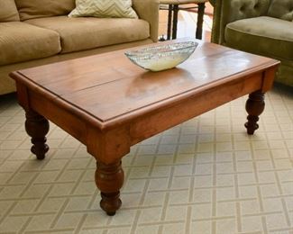 Coffee table with turned legs