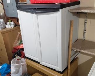 Storage bin, small cabinet on wheels