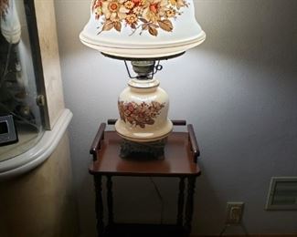 Antique table lamp lit up, super cute antique stand