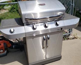 Quantum commercial char broil gas grill (not shown - canvas cover)