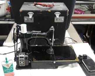 Featherweight Singer Sewing Machine 
