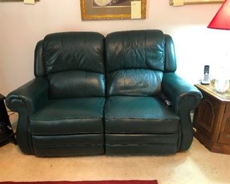 Lay-Z-Boy leather recliner loveseat in PERFECT condition!