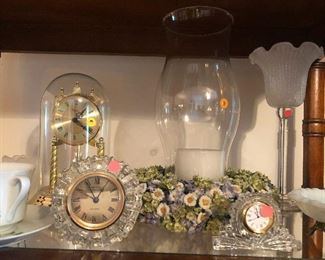 Clocks to keep you prompt for meeting old flames "Affair to Remember" style