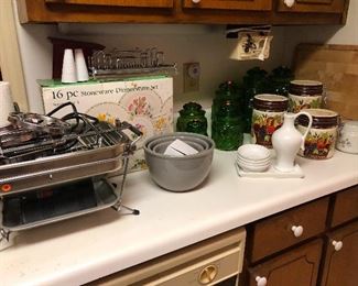 Lookit those green canisters in the corner there. They're AWESOME!