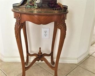 ANTQ. ROUND SIDE TABLE W/GALLERY TRAY 17 X 27 H