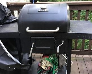 Nice,  broken-in CharBroil charcoal grill