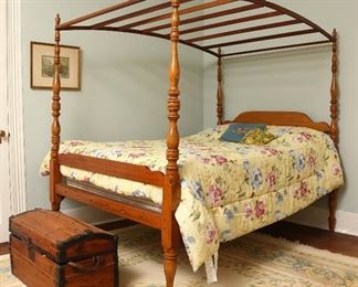 Double tester bed in maple C.1920 . Antique trunk.