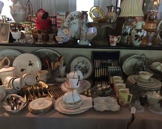 Wedgwood "Crown Gold" 20 pieces perfect condition. vintage flatware, vintage transfer ware, Delaware Gun Club Plates