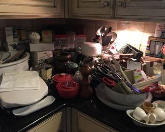 Lots of great Kitchen items, new appliances, lots of utenstils