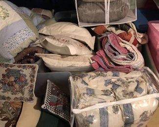 Newer quilts sets, mostly queen and king