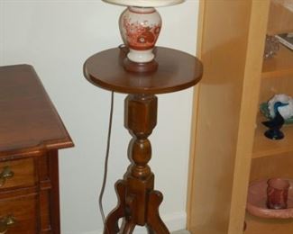 4 pedestal leg plant stand/small table, 13.25" Diameter
