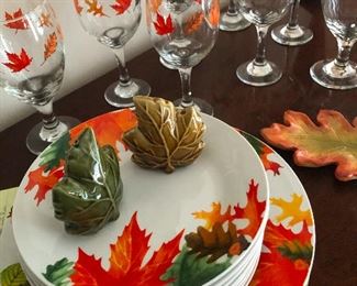 Ooh, thanksgiving dinner plates