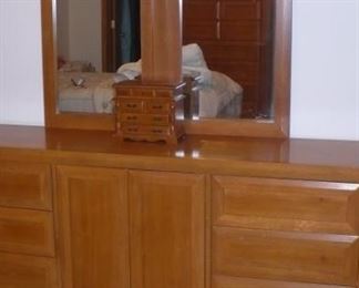 DRESSER AND MIRROR MATCHES CHEST, 2 NIGHT STANDS AND BED