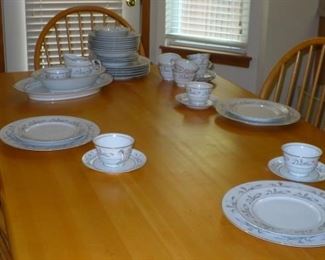very nice kitchen table and 5 chairs