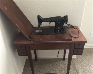 SINGER SEWING MACHINE IN TABLE