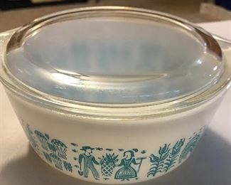 Vintage Covered Pyrex #472 Amish