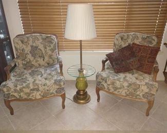 MID CENTURY TABLE LAMP
2 SOLID OAK ARM CHAIRS