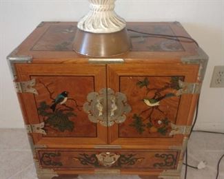 Great little cabinet, has drawers inside