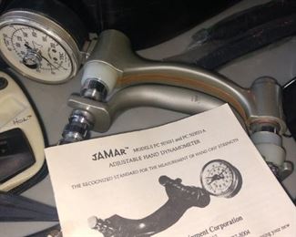 Adjustable hand dynamometer